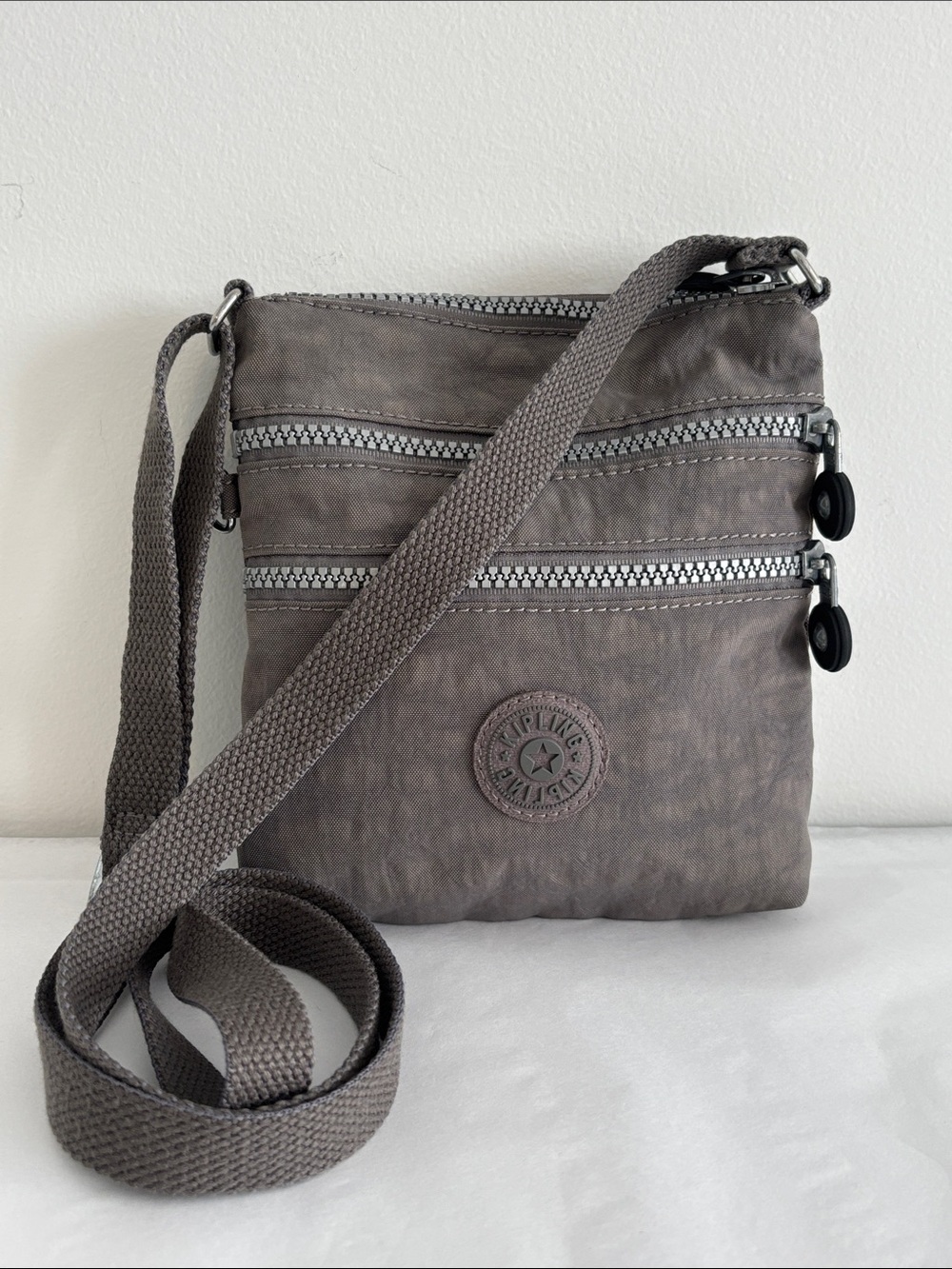 KIPLING Alvar nylon crossbody bag purse top zip closure 2 ext zip pockets grey